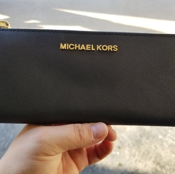 Michael Kors Handbags - Michael Kors wallet